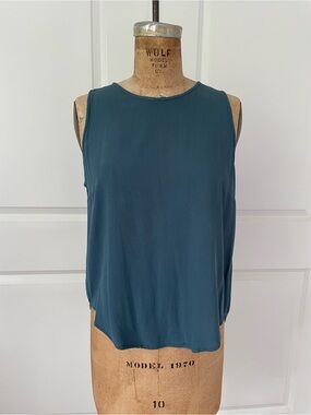 Ava Sky Sleeveless Teal Blue Split Back Tip, M